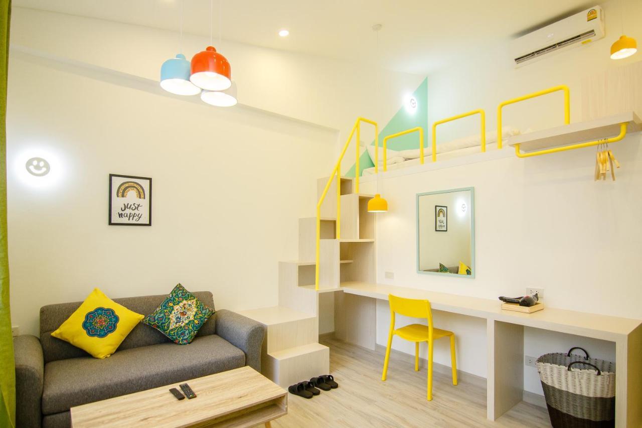 Хостел Folk Poshtel Asok Бангкок Экстерьер фото