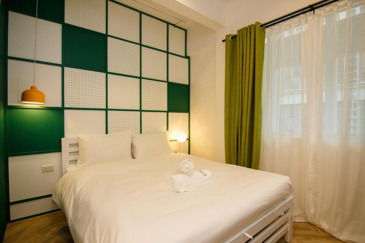 Хостел Folk Poshtel Asok Бангкок Экстерьер фото