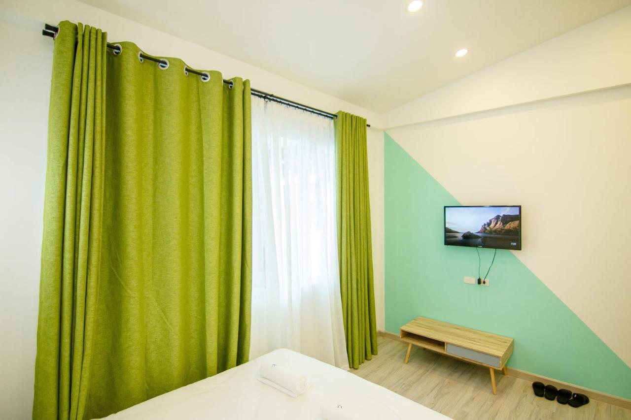 Хостел Folk Poshtel Asok Бангкок Экстерьер фото