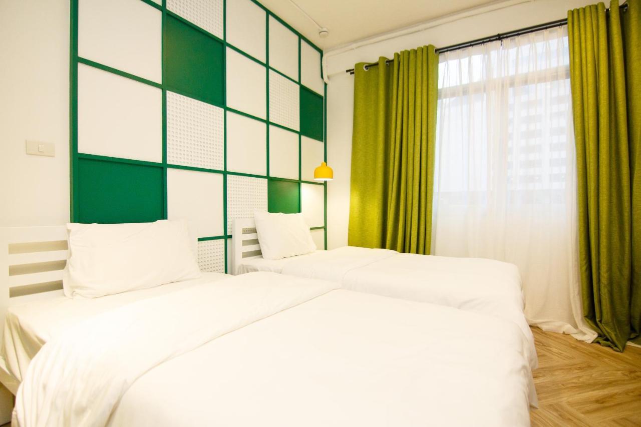 Хостел Folk Poshtel Asok Бангкок Экстерьер фото