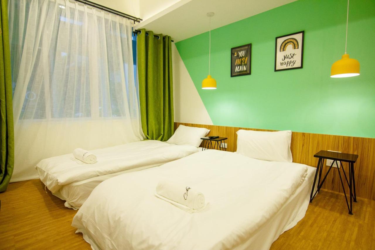 Хостел Folk Poshtel Asok Бангкок Экстерьер фото