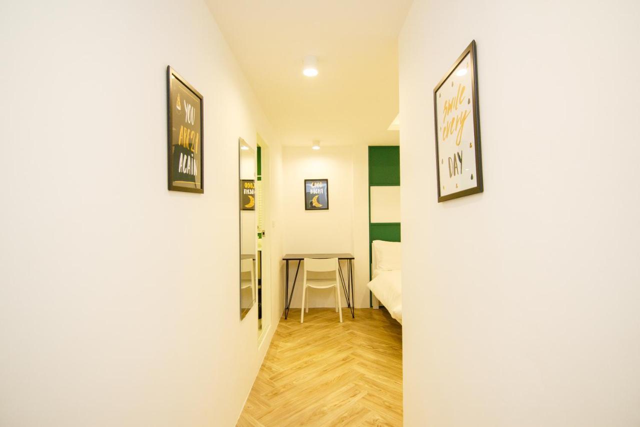 Хостел Folk Poshtel Asok Бангкок Экстерьер фото
