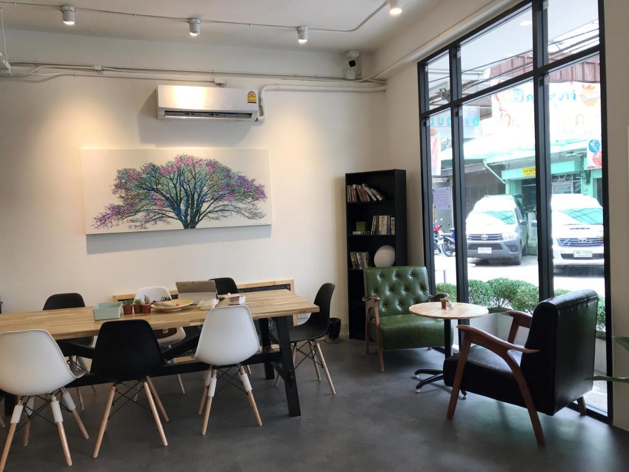 Хостел Folk Poshtel Asok Бангкок Экстерьер фото