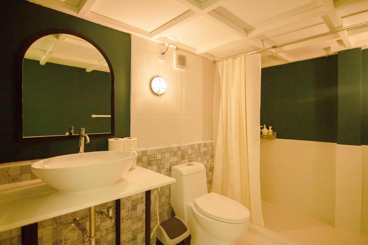 Хостел Folk Poshtel Asok Бангкок Экстерьер фото
