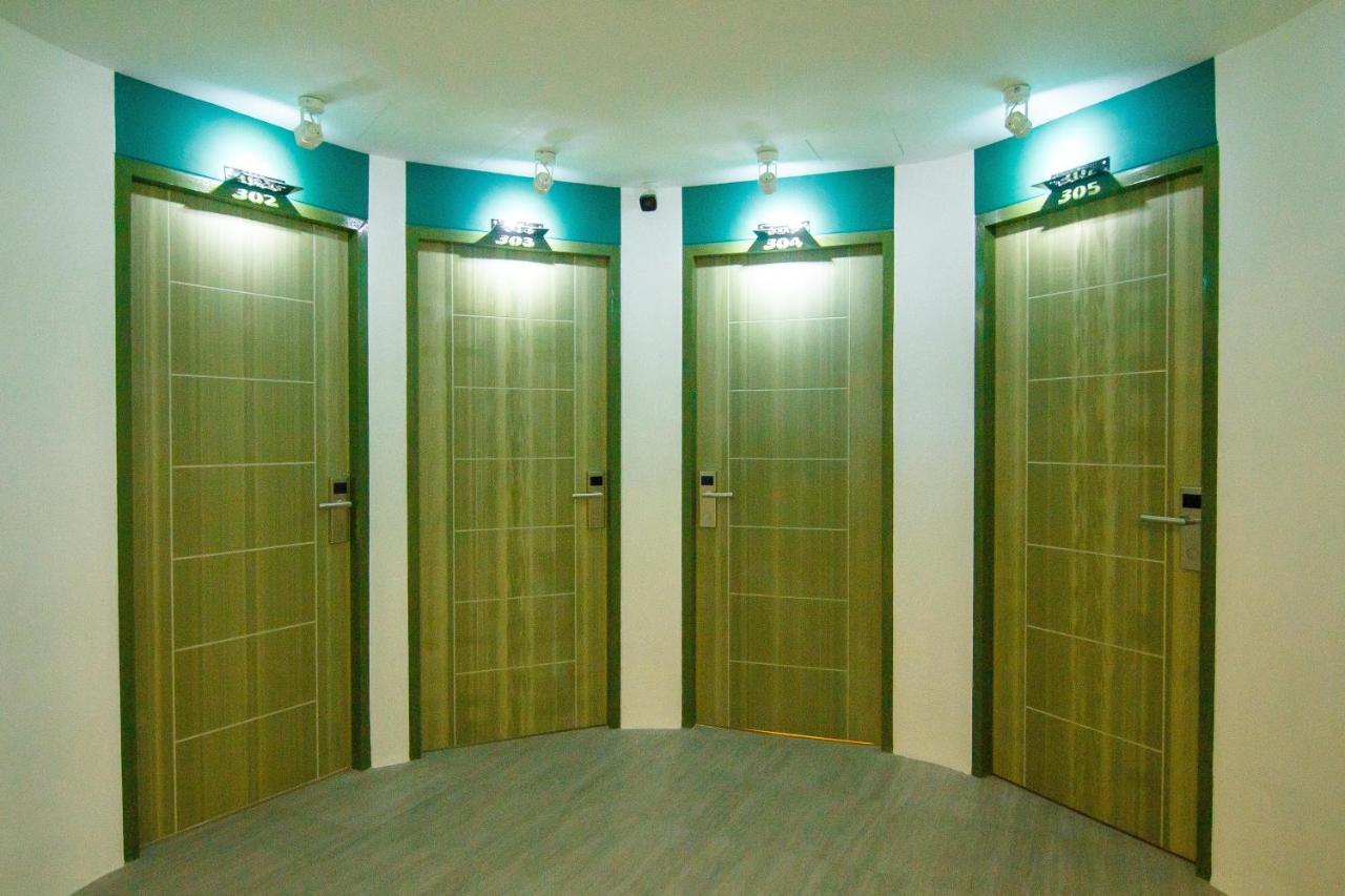Хостел Folk Poshtel Asok Бангкок Экстерьер фото