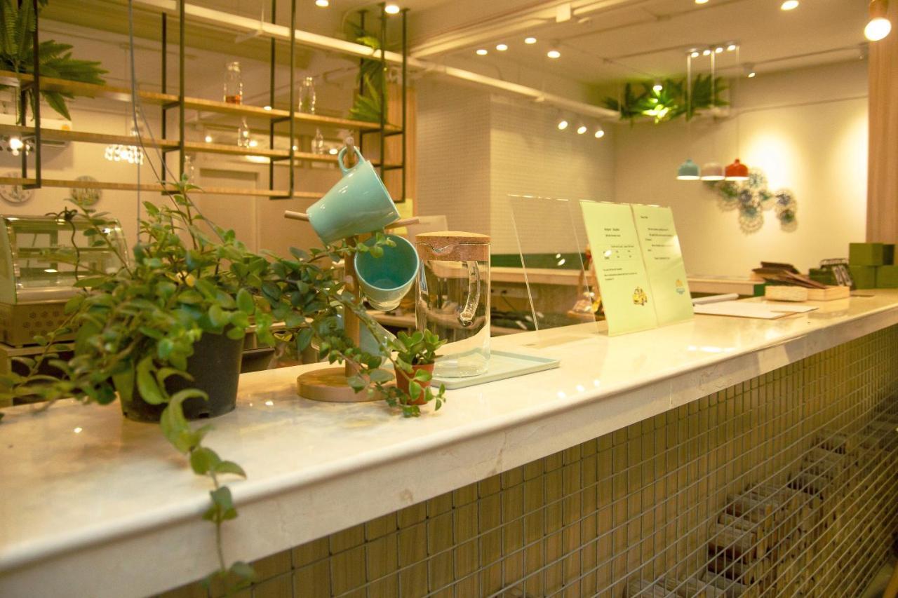 Хостел Folk Poshtel Asok Бангкок Экстерьер фото