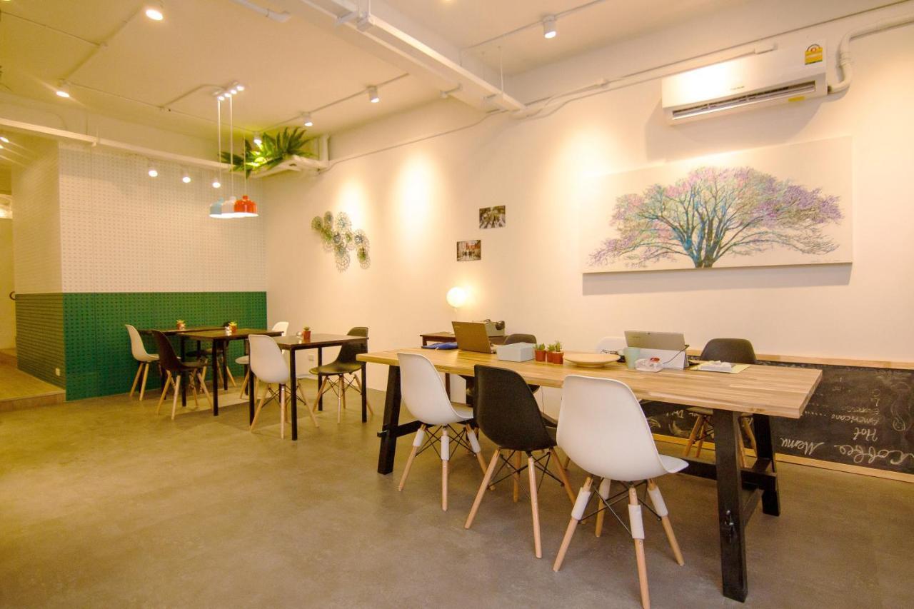 Хостел Folk Poshtel Asok Бангкок Экстерьер фото
