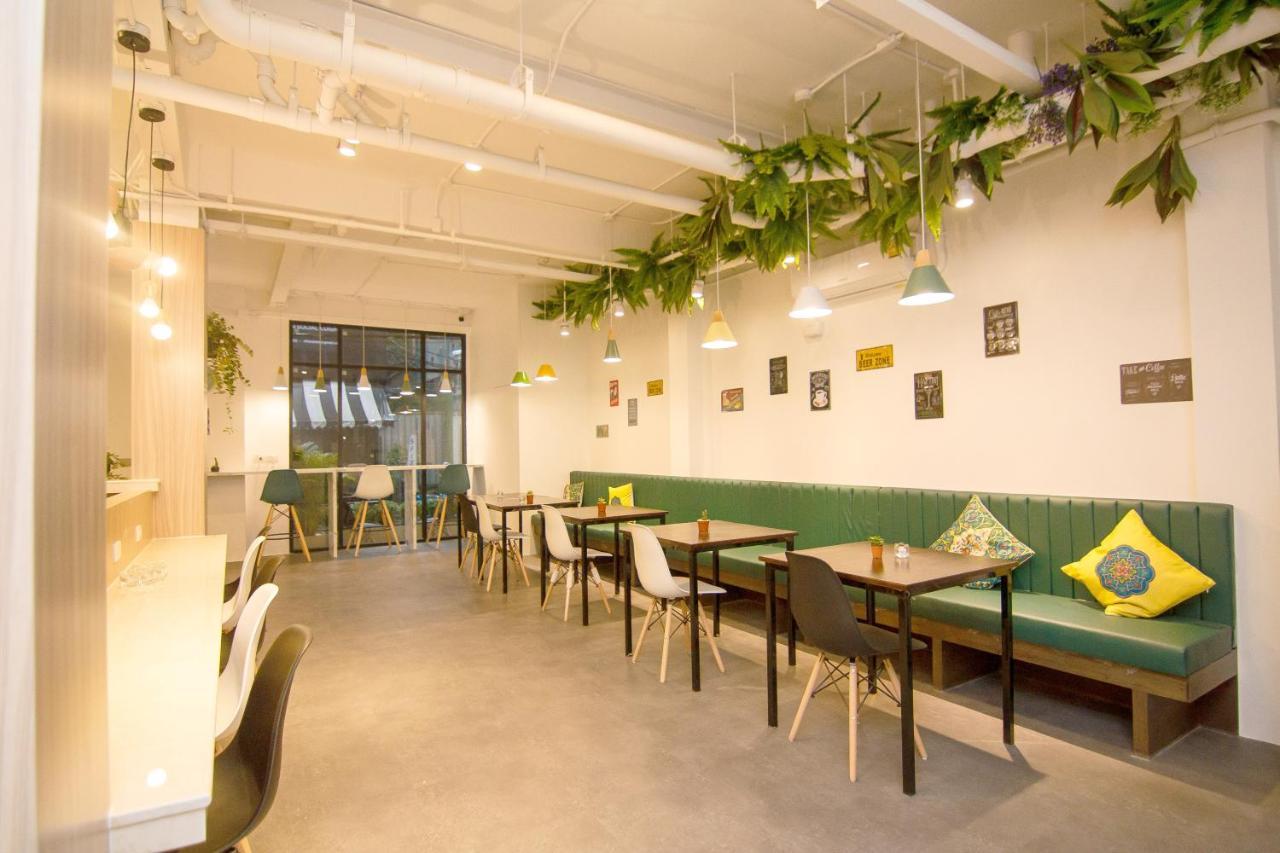 Хостел Folk Poshtel Asok Бангкок Экстерьер фото