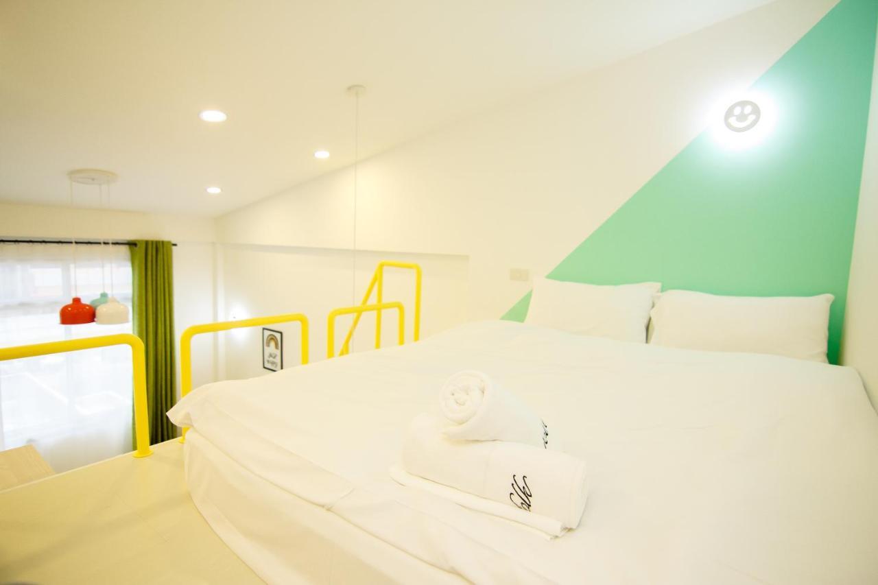 Хостел Folk Poshtel Asok Бангкок Экстерьер фото
