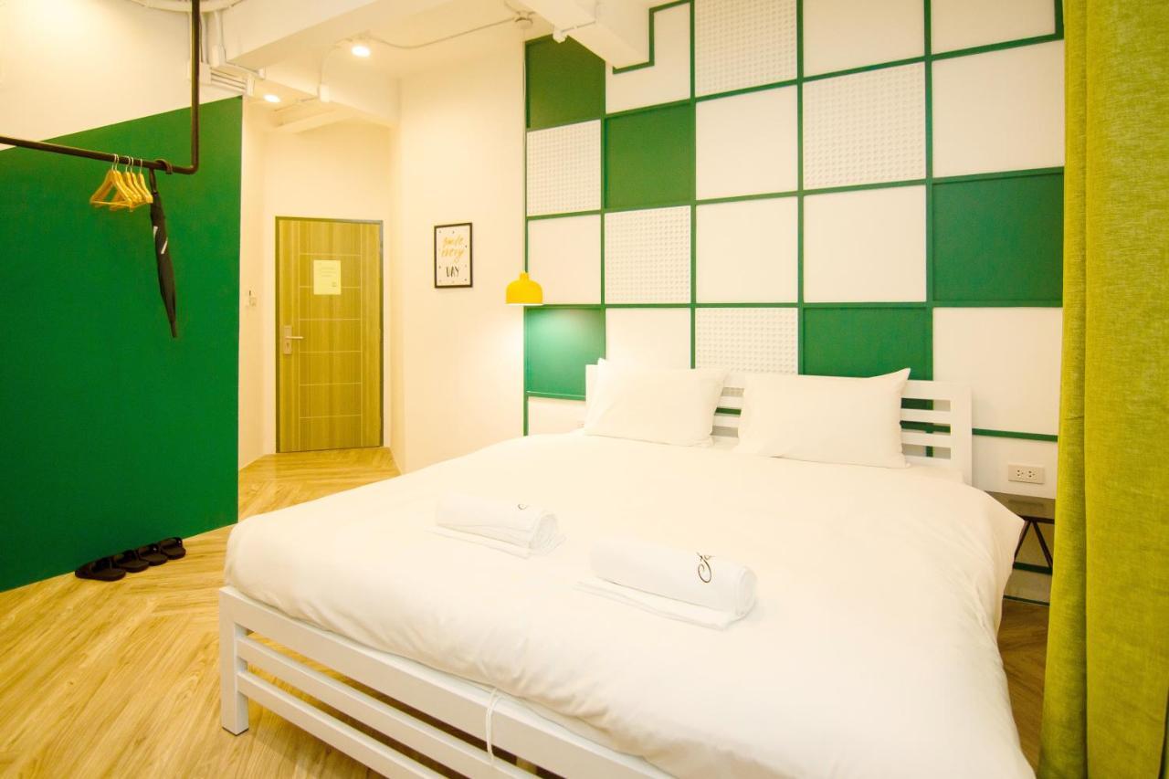 Хостел Folk Poshtel Asok Бангкок Экстерьер фото